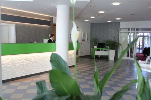 Hotel H+